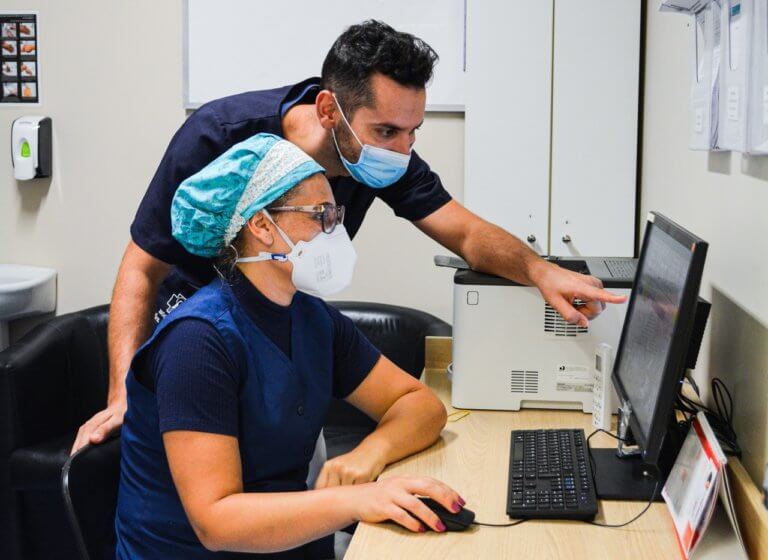 Vagas para técnicos de enfermagem, auxiliar administrativo e cozinheira no Hospital N. Sra. dos Navegantes