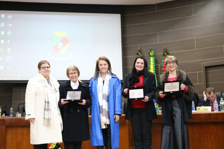 AESC e Colégio ESI Lourdes são homenageados pela Câmara de Vereadores de Farroupilha